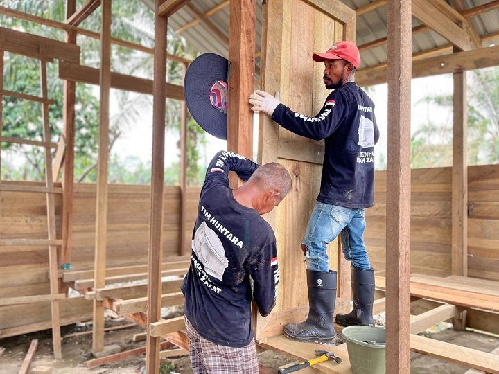 Pasca Bencana Aceh, PSE UGM Bantu PLTS Portable dan Huntara