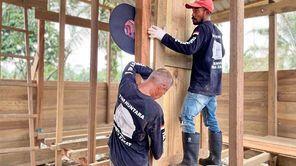 Pasca Bencana Aceh, PSE UGM Bantu PLTS Portable dan Huntara