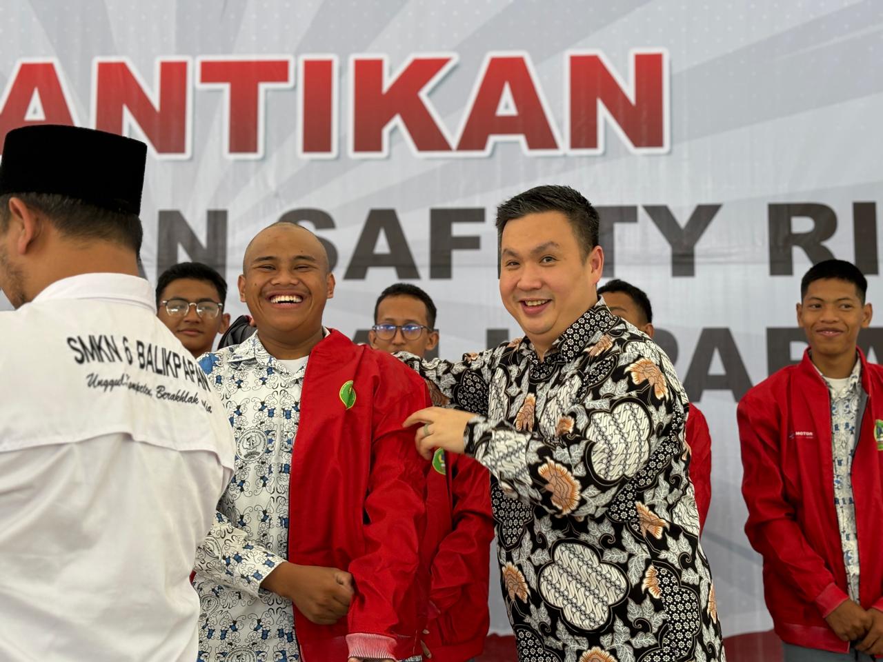 Region Head Astra Motor Kaltim 1 Suryanto Wirawan meresmikan Sekolah Binaan Safety Riding di Balikpapan.