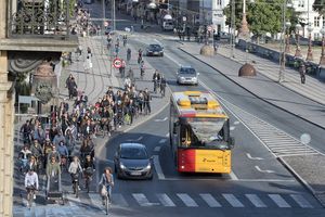 Masyarakat Denmark bersepeda.