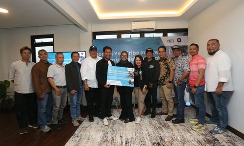 Foto bersama perwakilan QGroup, Yeti Tribe Indonesia (YTI), bersama Kitabisa dalam seremonial penyerahan donasi korban bencana Sumatra di Jakarta, 23 Januari 2026.