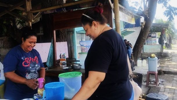 Kisah Sindi, Pedagang Es Kelapa Muda dari Waioti, Maumere