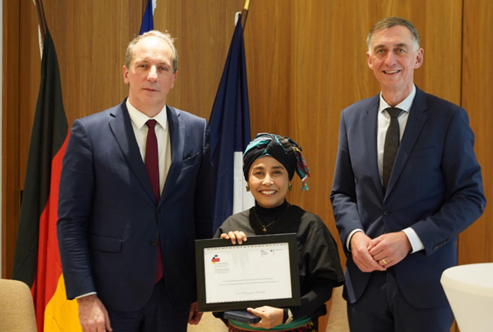 Country Representative AMAN Indonesia, Dwi Rubiyanti Kholifah atau akrab dikenal Ruby Kholifah, menerima 2025 Franco-German Prize for Human Rights and the Rule of Law atas dedikasinya selama hampir dua dekade dalam memperjuangkan perdamaian, hak asasi manusia, dan kepemimpinan perempuan menggunakan lensa Women, Peace and Security (WPS)