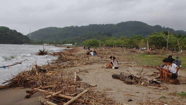 Pantai Gorontalo, Labuan Bajo, Dipenuhi Sampah Kiriman