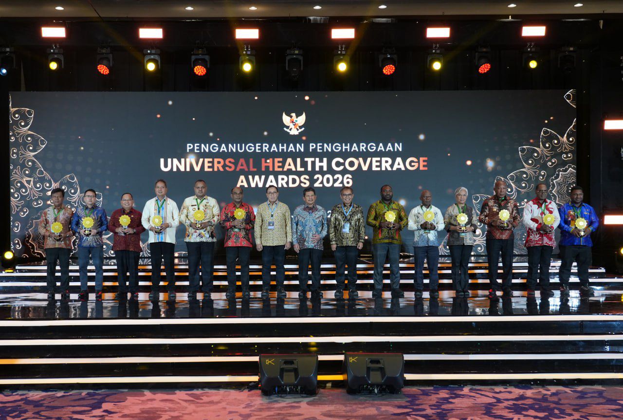 Ratusan Kepala Daerah Raih UHC Awards 2026