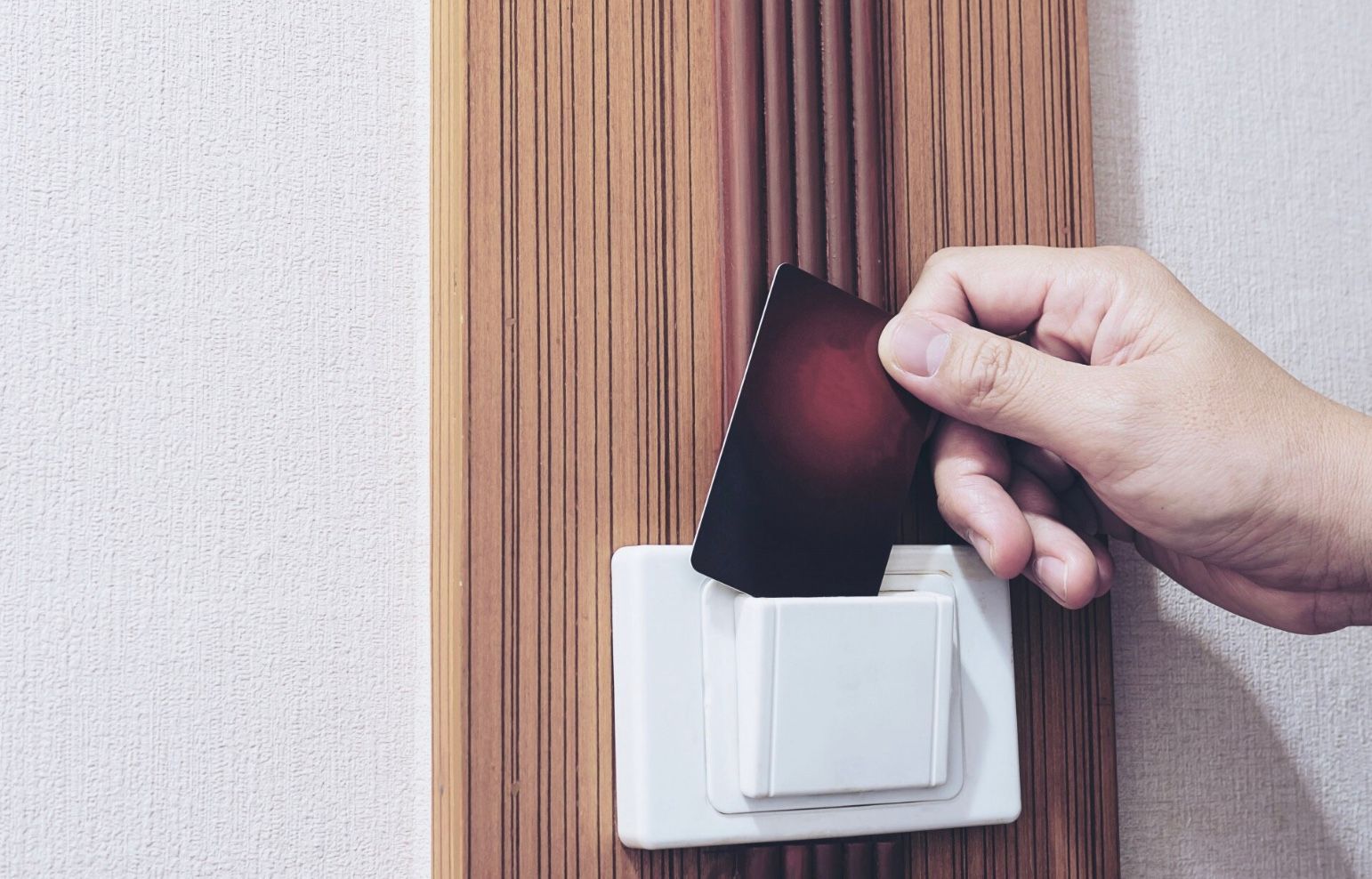 Cara Aman Menginap di Hotel untuk Cegah Aksi Kriminal