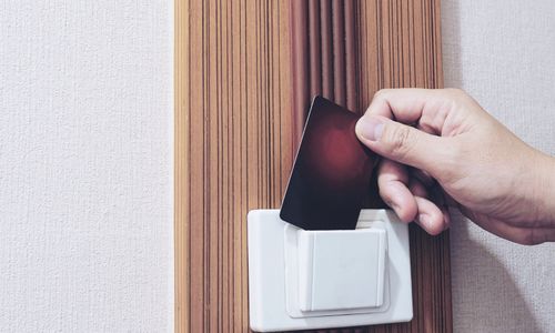 Cara Aman Menginap di Hotel untuk Cegah Aksi Kriminal