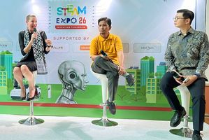  (kiri-kanan) Principal of Sampoerna Academy Citra Medan Kelly M. Wailes, Prof Saiful Akmal mewakili ALMI dan Jimmy Ujung menghadiri media briefing STEAM Expo 2026