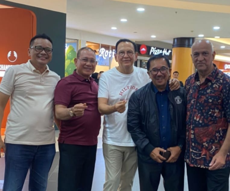Kompak bersama Pak Sayed Jafar dan Roy Marten di mal Hotel Fugo, Banjarmasin.