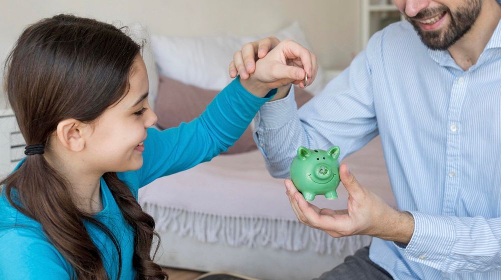 Cara Membantu Anak Memahami Literasi Finansial: Beri Anak Kendali Atas Uang Sakunya