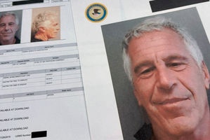 Beberapa dokumen yang termasuk dalam rilis terbaru berkas Epstein oleh departemen kehakiman AS. 