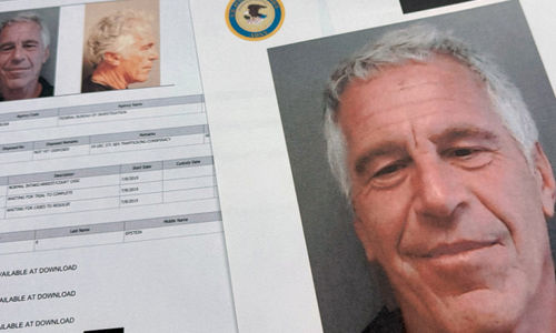 Beberapa dokumen yang termasuk dalam rilis terbaru berkas Epstein oleh departemen kehakiman AS. 