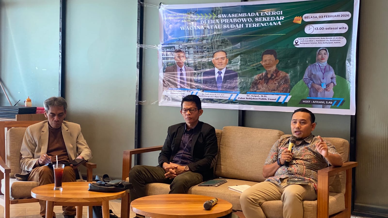 Pakar energi dari Sekolah Tinggi Teknologi Minyak dan Gas Bumi Balikpapan, Andi Jumardi, ekonom Universitas Mulawarman, Purwadi Purwoharsojo, dan Pakar kebijakan publik Universitas Mulawarman, Saipul dalam Diskusi Swasembada di Era Prabowo: Sekadar Wacana atau Sudah Terencana di Balikpapan, Selasa (3/2/2026)