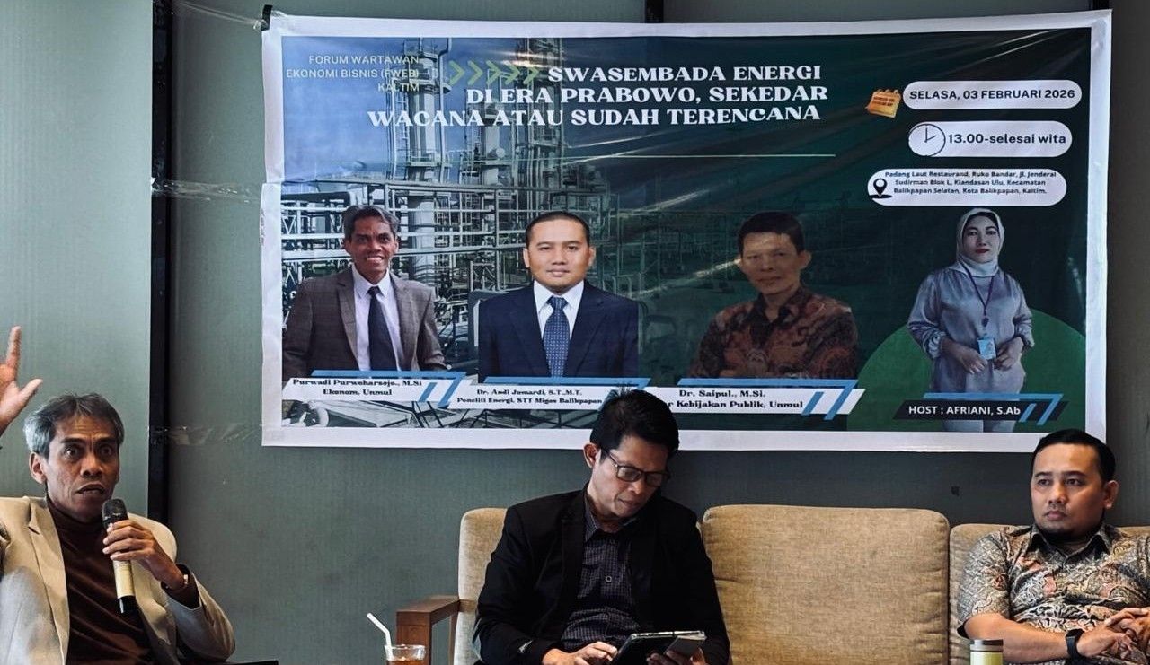 Ekonom Universitas Mulawarman, Purwadi Purwoharsojo, pakar energi dari Sekolah Tinggi Teknologi Minyak dan Gas Bumi Balikpapan, Andi Jumardi, pakar kebijakan publik Universitas Mulawarman, Saipul dalam diskusi Swasembada Energi di Era Prabowo: Sekadar Wacana atau Sudah Terencana di Balikpapan, Selasa (3/2/2026)