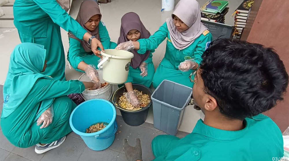 man pekalongan olah sampah.jpg