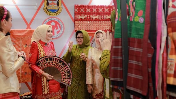 Dekranasda Lampung Targetkan Tapis Tembus Pasar Global