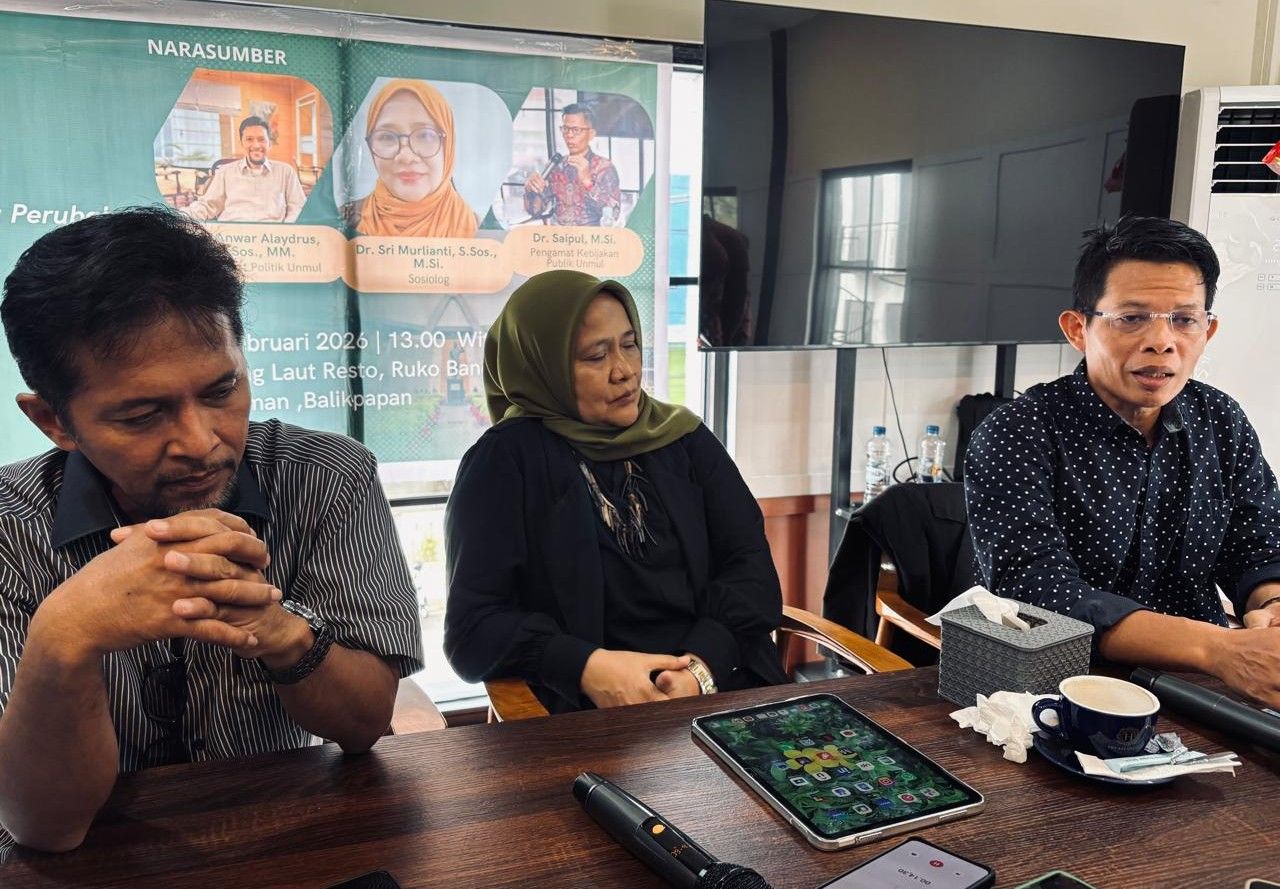 Pengamat politik Universitas Mulawarman, Anwar Alaydrus, pengamat kebijakan publik Unmul, Saipul, dan sosiolog Unmul Sri Murlianti dalam diskusi publik bertema Menakar Wacana Perubahan Sistem Pilkada yang digelar di Balikpapan, Rabu (4/2/2026)