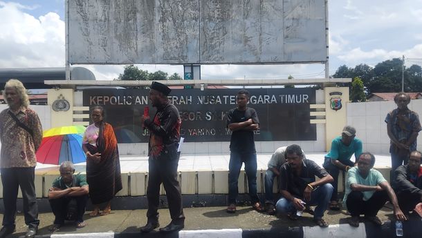 Tak Temui Massa FOKALIS, Kapolres Sikka Diteriaki: 'Bohong'