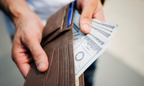 6 Barang yang Tidak Boleh Disimpan di Dompet Anda, Bahaya!