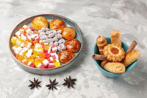 Ilustrasi hidangan manis saat Imlek.