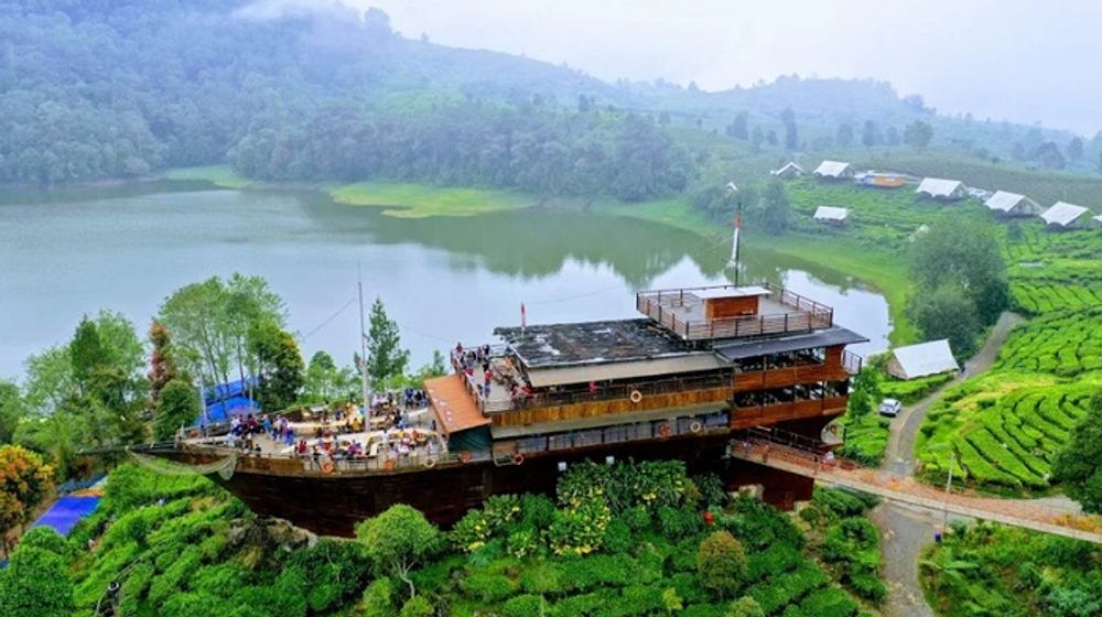 Glamping Lakeside Rancabali.