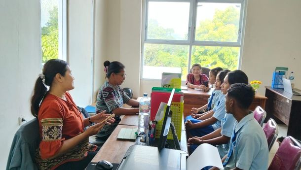 Siswa SMKS St Thomas Maumere Belajar Arsip di DISARPUS