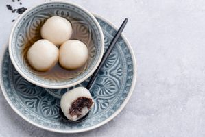 Makanan Tradisional Tahun Baru Imlek: Tang Yuan (Melambangkan Kebersamaan dan Persatuan)