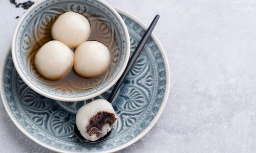 Makanan Tradisional Tahun Baru Imlek: Tang Yuan (Melambangkan Kebersamaan dan Persatuan)