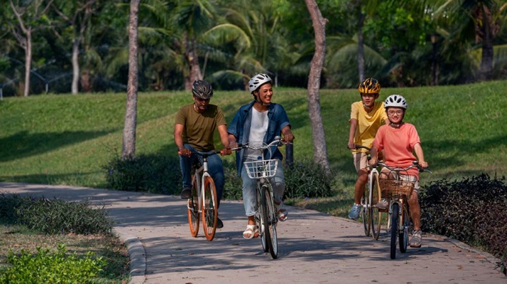 Bersepeda santai saat puasa.