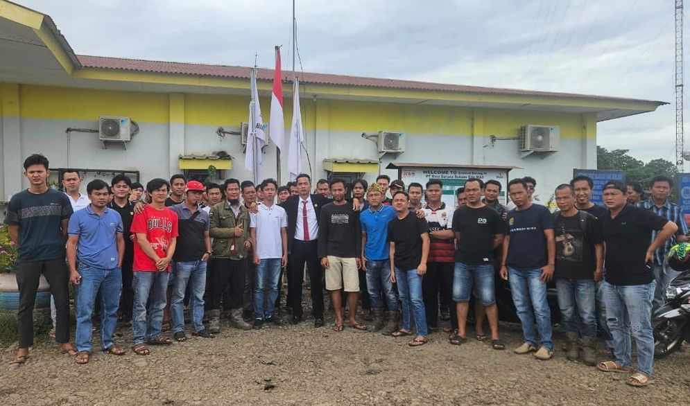 Warga 2 Desa Tuntut Pekerjaan di Perusahaan Tambang