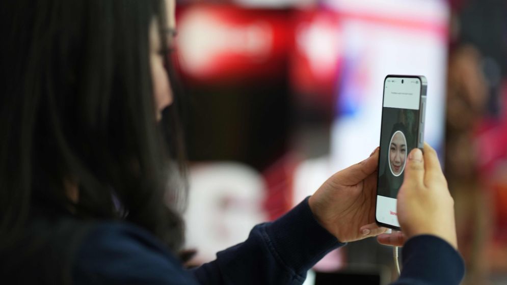 Lebih Tenang Saat Online: Dukung Program SEMANTIK Komdigi Telkomsel Terapkan Registrasi Biometrik Wajah untuk Nomor Seluler Baru