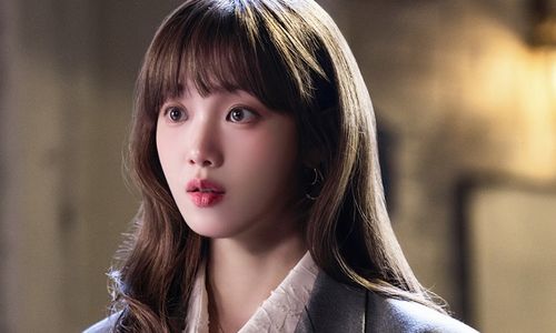 Lee Sung Kyung dalam drama Korea In Your Radiant Season.