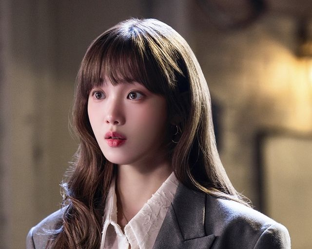 Lee Sung Kyung dalam drama Korea In Your Radiant Season.
