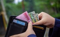 Bayar dengan uang tunai.
