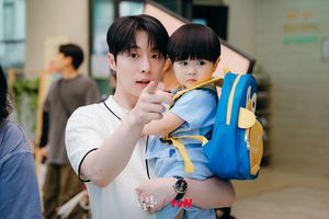 Bae In Hyuk dan Park Yoo Ho dalam drama Korea Our Universe.