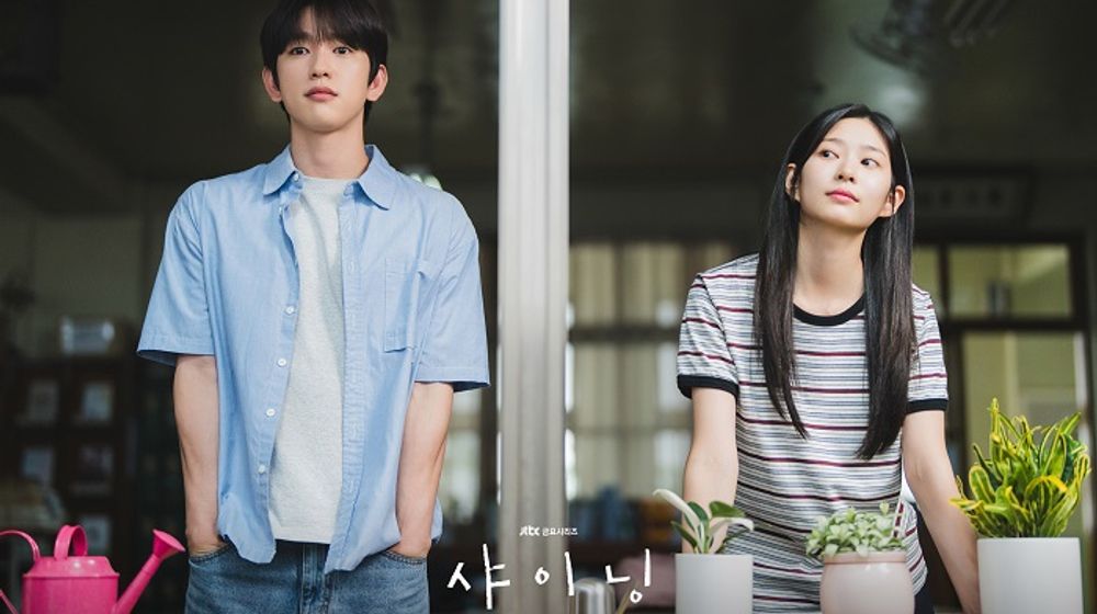 Park Jinyoung dan Kim Min Ju dalam drama Korea Still Shining.