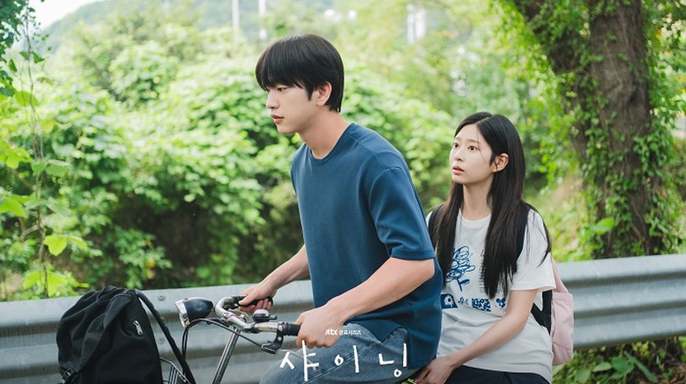 Park Jinyoung dan Kim Min Ju dalam drama Korea Still Shining.