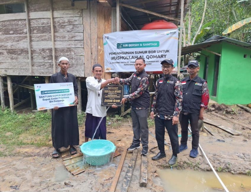 BMH Kaltim membangun sumur bor di Musholla Al Qomary Samboja. Sebanyak 150 warga Kutai Kartanegara kini mendapatkan akses air bersih untuk ibadah dan kebutuhan sehari-hari.