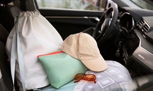 Barang-barang yang Tidak Boleh Ditinggalkan di Mobil Ketika Mudik: Tas atau Dompet