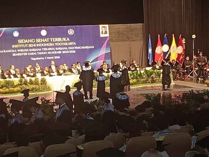 435 Lulusan ISI Yogyakarta Siap Jadi Insan Kreatif yang Utuh