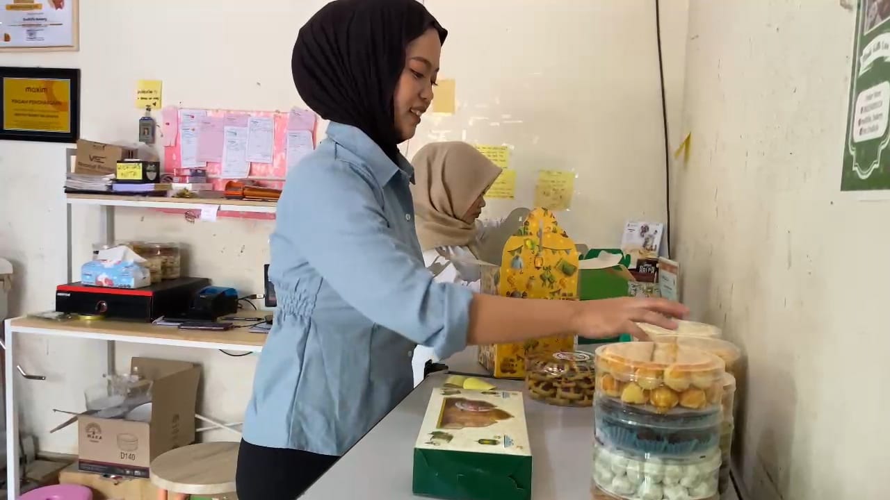 Dapur Kue Kering di Balikpapan Sibuk Jelang Lebaran, Pesanan Membludak