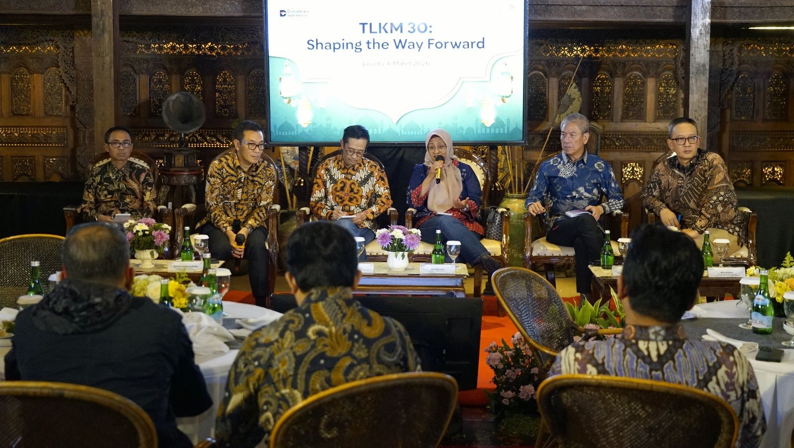 Direktur Utama PT Telkom Indonesia (Persero) Tbk, Dian Siswarini menyampaikan paparannya dalam TelkomGroup Business Update di Jakarta