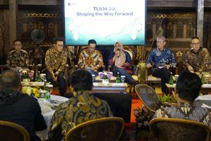 Direktur Utama PT Telkom Indonesia (Persero) Tbk Dian Siswarini menyampaikan paparannya dalam TelkomGroup Business Update di Jakarta