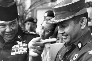 sukarno suharto.jpg