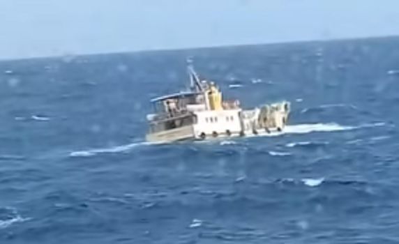 KM Gandha Nusantara 17 nyaris tenggelam di perairan Ternate.