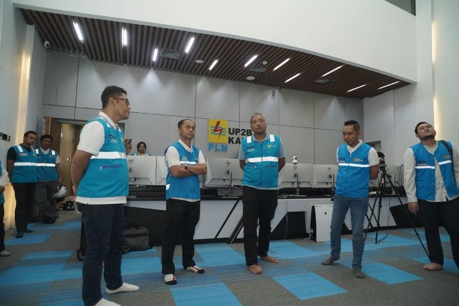 General Manager PLN UID Kaltimra, Muchamad Chaliq Fadli bersama jajaran manajemen melakukan pemantauan di sejumlah posko siaga.