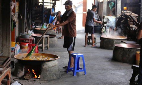 Pengrajin Dodol Jelang Lebaran - Panji 1.jpg