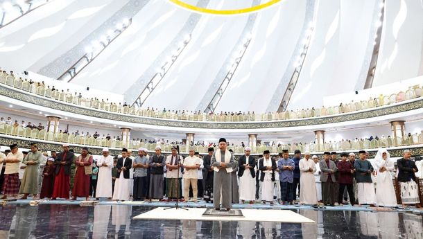 Ribuan Umat Muslim Salat Id Perdana di Masjid Negara IKN 