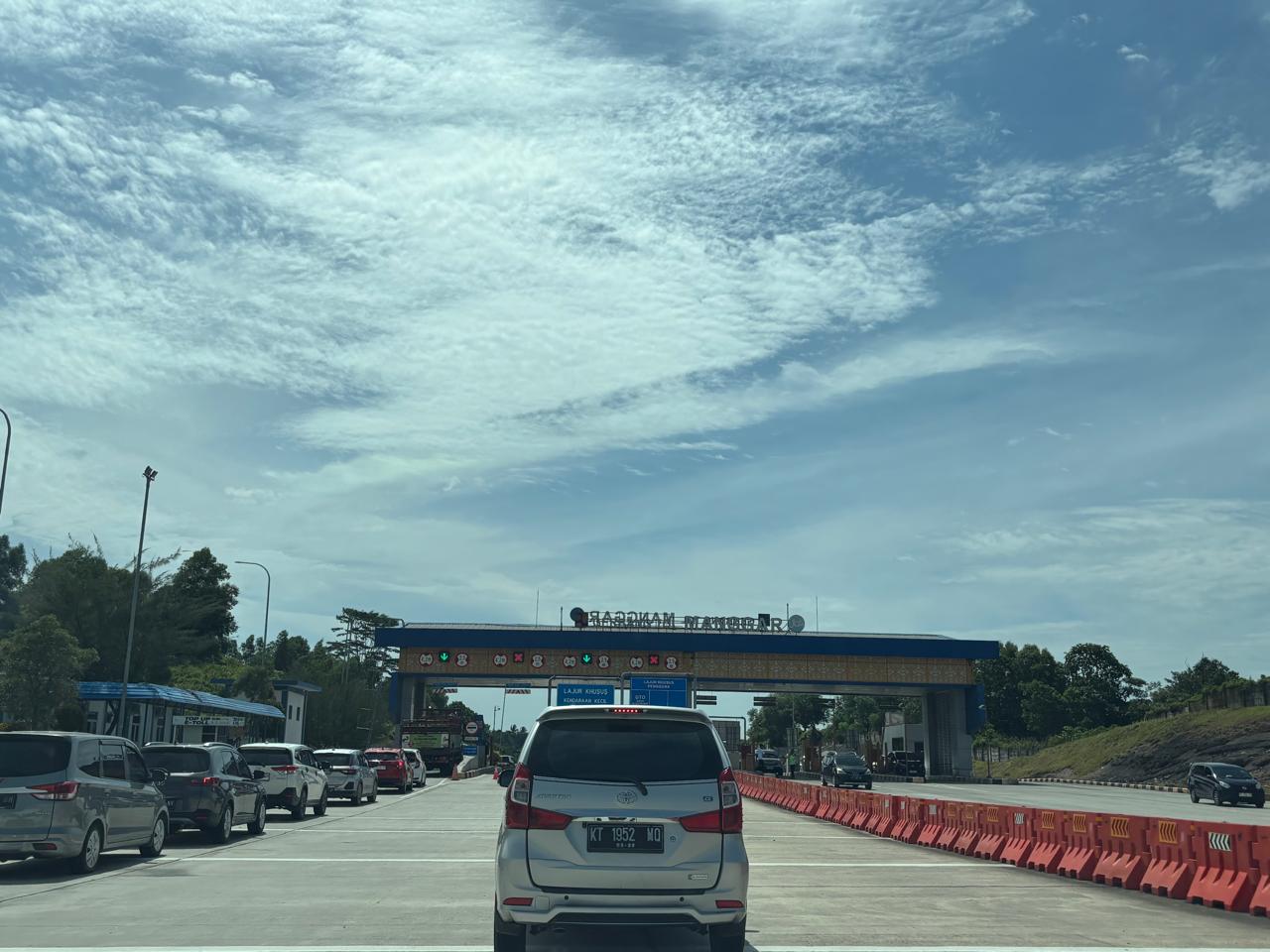 Hari Kedua Lebaran 2026, Tol Manggar Padat