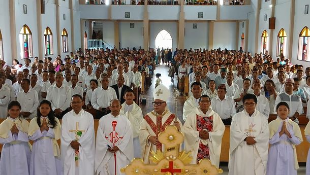 Uskup Labuan Bajo Kunjungi Paroki Reweng, Umat Bersukacita